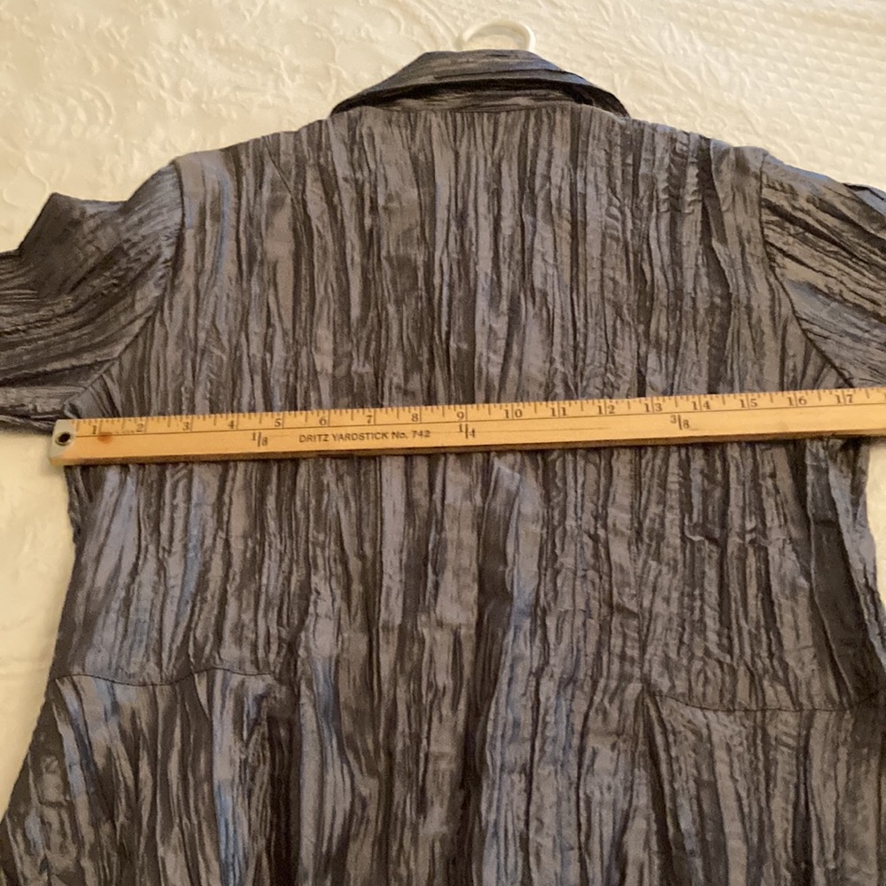 Grey Crinkle Fabric Top - Picture 5 of 5